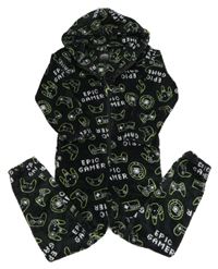 Černá chlupatá kombinéza s ovladači a kapucí