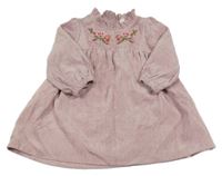 Růžové žebrované sametové šaty s květy 