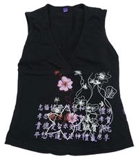 Černý top s kytičkami Butik