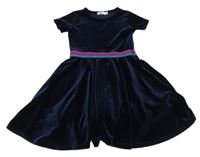 Tmavomodré sametové šaty s třpytivým pruhem M&Co.