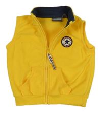 Žlutá fleecová vesta s nášivkou converse