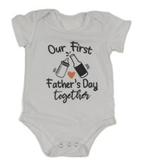 Bílé body s lahvičkou a lahví a nápisy 