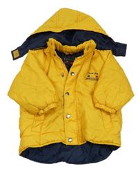 Žlutá šusťáková zimní bunda s nášivkou a kapucí 