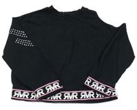 Černá crop mikina s logy a volným ramenem River Island