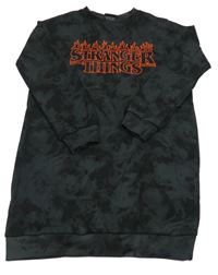 Tmavošedo-černé batikované teplákové šaty s nápisy a plamínky - Stranger Things