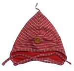 Červeno-bílá pruhovaná čepice s výšivkou 
