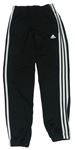 Černé sportovní kalhoty s logem Adidas