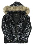 Černá prošívaná nepromokavo/šusťáková zimní bunda s kapucí s kožešinou RIVER ISLAND