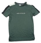 Tmavozelené sportovní tričko s nápisem Holyfield