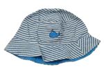Bílo-modrý pruhovaný letní klobouk s velrybou Pep&Co