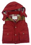 Červeno-hnědá prošívaná šusťákovo/manšestrová zateplená vesta s odepínací kapucí M&S