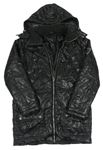 Černý šusťákový zateplený kabát s kapucí
