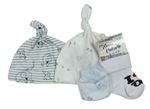 4set - Bílá bavlněná čepice se zvířaty + bílo-modrá pruhovaná se slony + bílé ponožky s nápisem + bílo-světlemodré pruhované rukavičky s medvědem